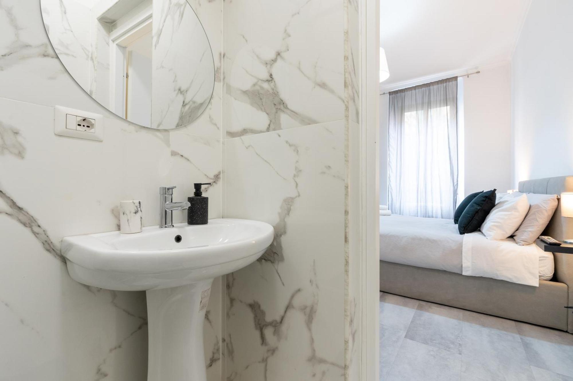 Amazing Apartment Near To Colosseo And Subway Roma Eksteriør bilde