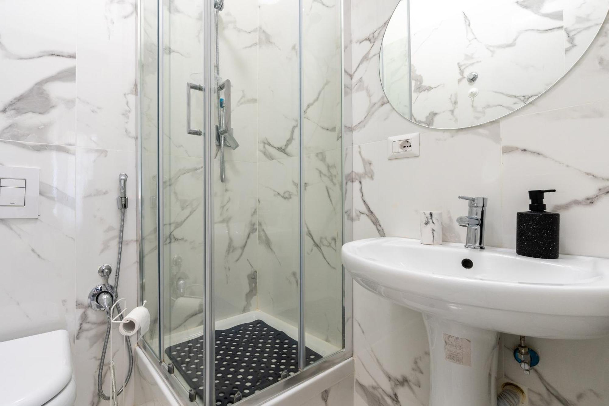 Amazing Apartment Near To Colosseo And Subway Roma Eksteriør bilde